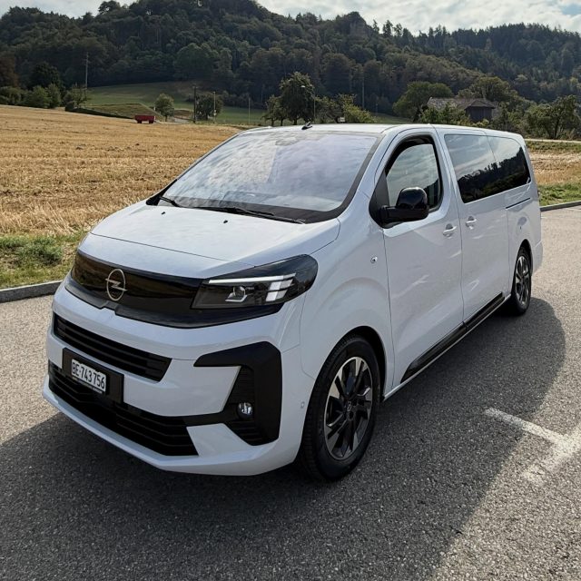 Heute durften wir einen brandneuen Opel Zafira an das Wohnheim Acherli in Bern übergeben. Das Fahrzeug ist von der @carrosserie_warpel zum Transport eines Rollstuhls umgebaut worden und kann auch für den Transport von Material genutzt werden. Herzlichen Dank für das tolle Projekt und allzeit gute Fahrt mit dem tollen Wagen! 👩‍🦽‍➡️ ⚡️